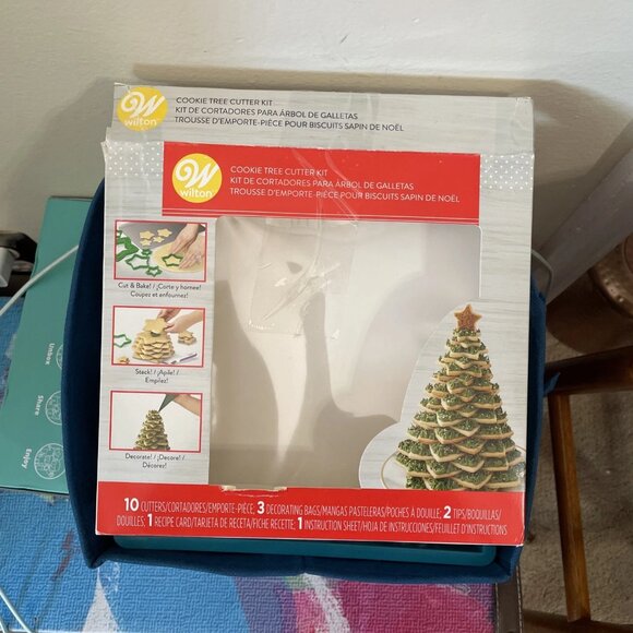 Wilton Cookie Cutter Christmas Tree Kit - NIB - Picture 4 of 4